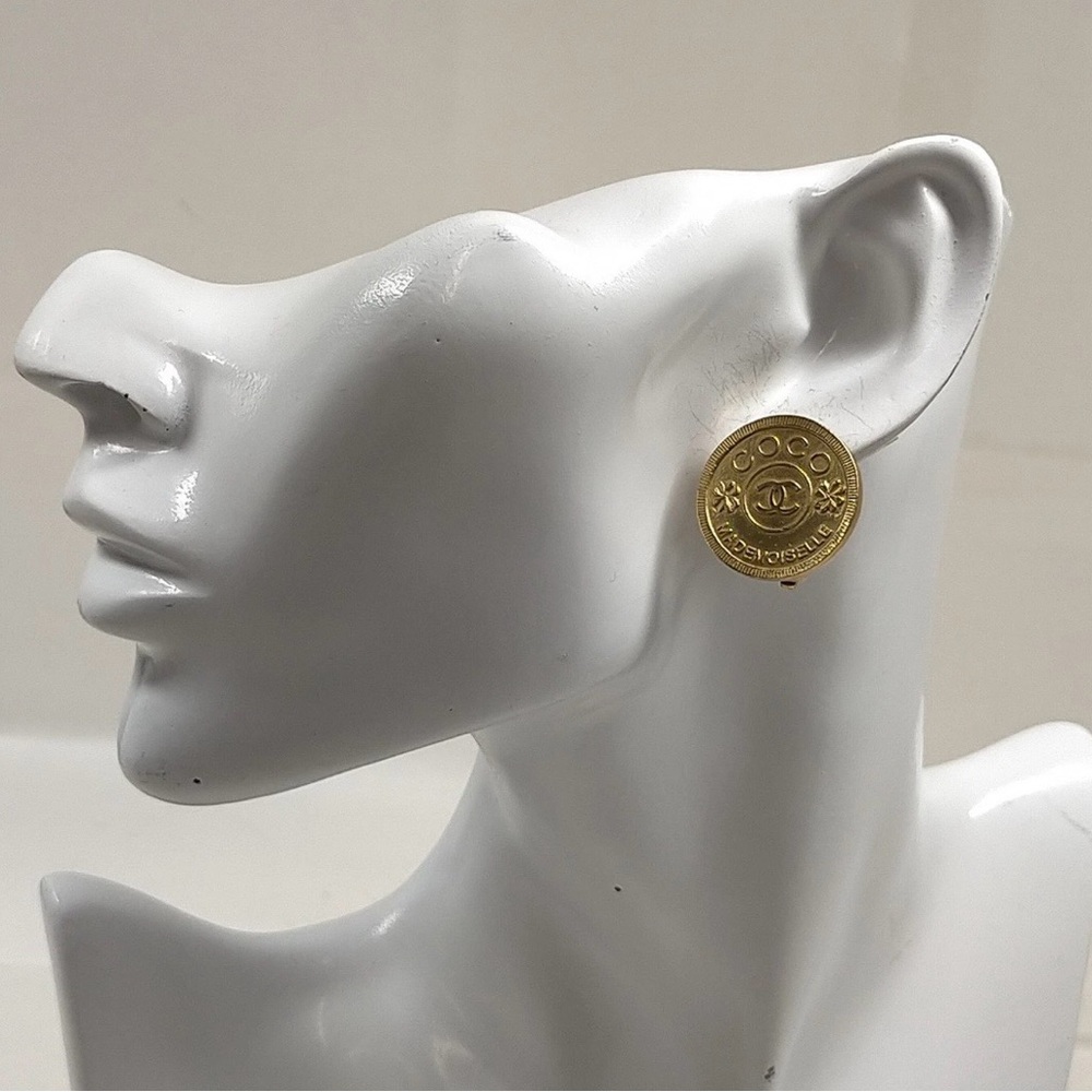 ❌SOLD❌Chanel Coin Earrings - Picture 9 of 10